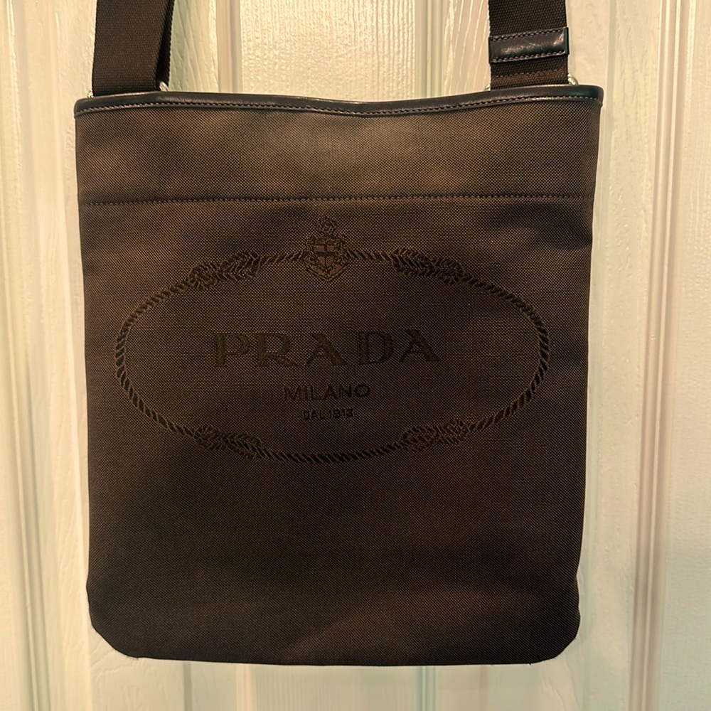 PRADA Authentic tessuto crossbody purse ❤️